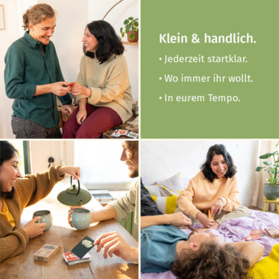 Paarzeit PaarMinuten Gute Laune Features – Paar auf Sofa mit grünem Hintergrund, Text Klein und handlich, Jederzeit startklar, Wo immer ihr wollt und In eurem Tempo zum Valentinstag