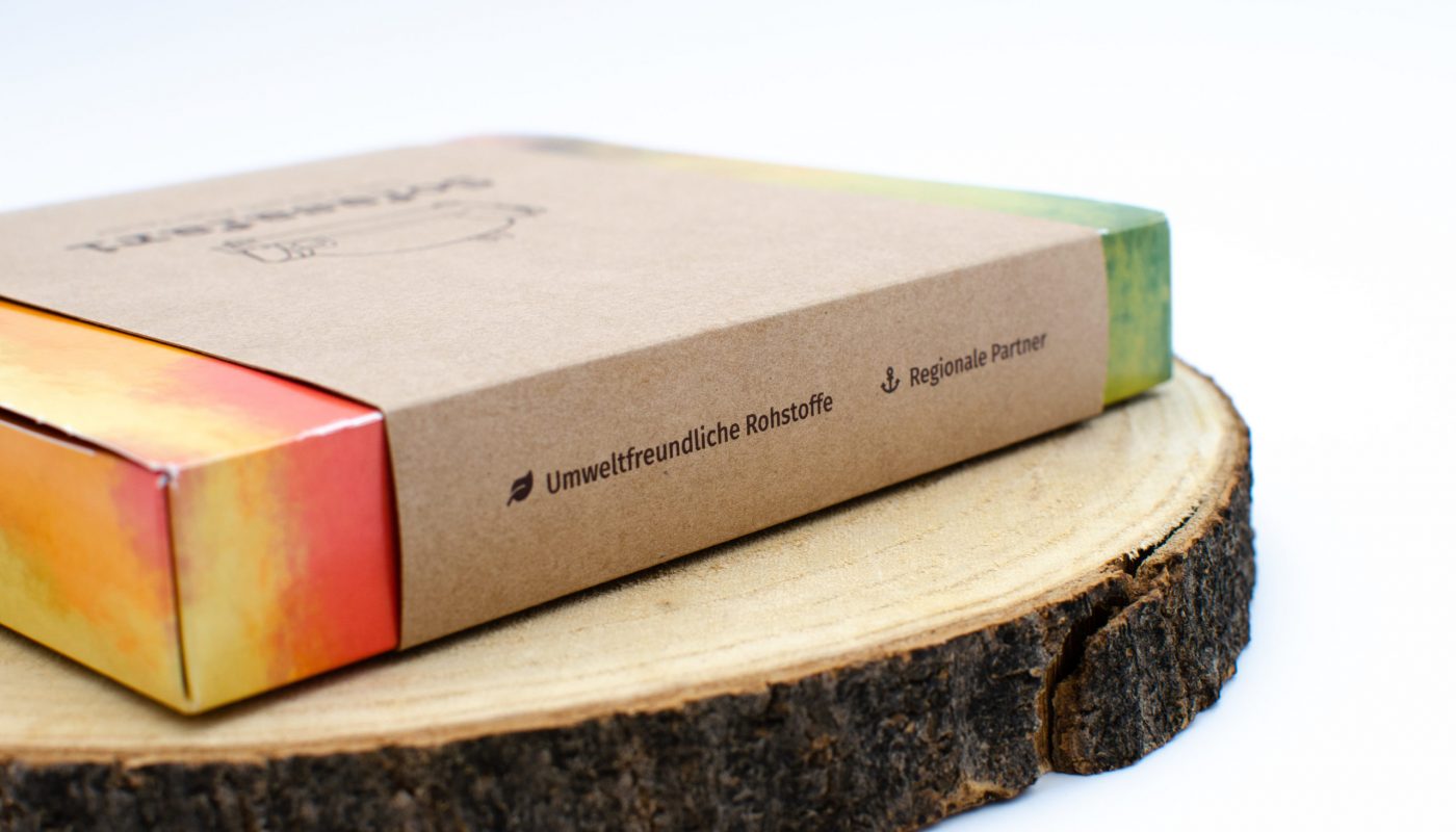 Sofasafari Hochzeitsbox oder Jahrestagsbox als nachhaltiges Geschenk für sie oder ihn.