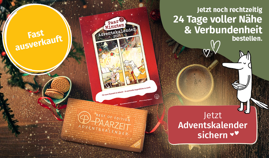 Tablet-optimierte Darstellung des Paarzeit Adventskalenders 2025, mit Kaffee, Plätzchen und Deko – stärkt Nähe und Verbundenheit im Advent für Paare, fast ausverkauft.