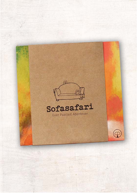 Paarzeit Sofasafari Erlebnisbox mit fünf Zuhause-Abenteuern für Paare. Für Zeit statt Zeug in eurer Beziehung.