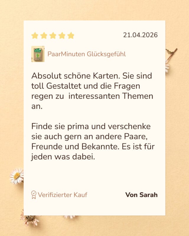 Grafik einer Kundenbewertung mit fünf gelben Sternen zu PaarMinuten Glücksgefühl: „Absolut schöne Karten. Sie sind toll Gestaltet und die Fragen regen zu interessanten Themen an.“ von Sarah, verifizierter Kauf